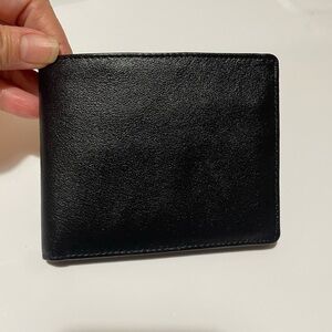 BNWOT Genuine Leather Bifold Men's Wallet
